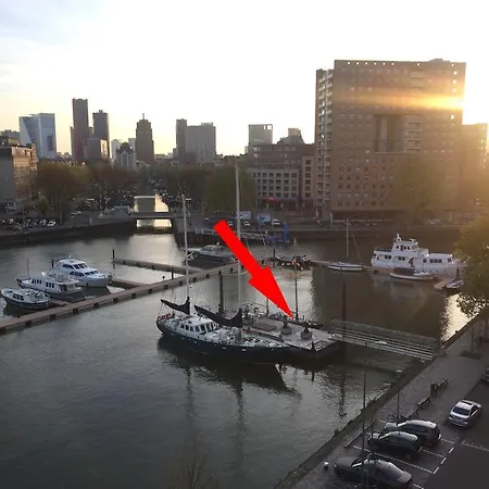Private Ship Center Hotel na wodzie
