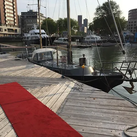 Private Ship Center Úszó hotel